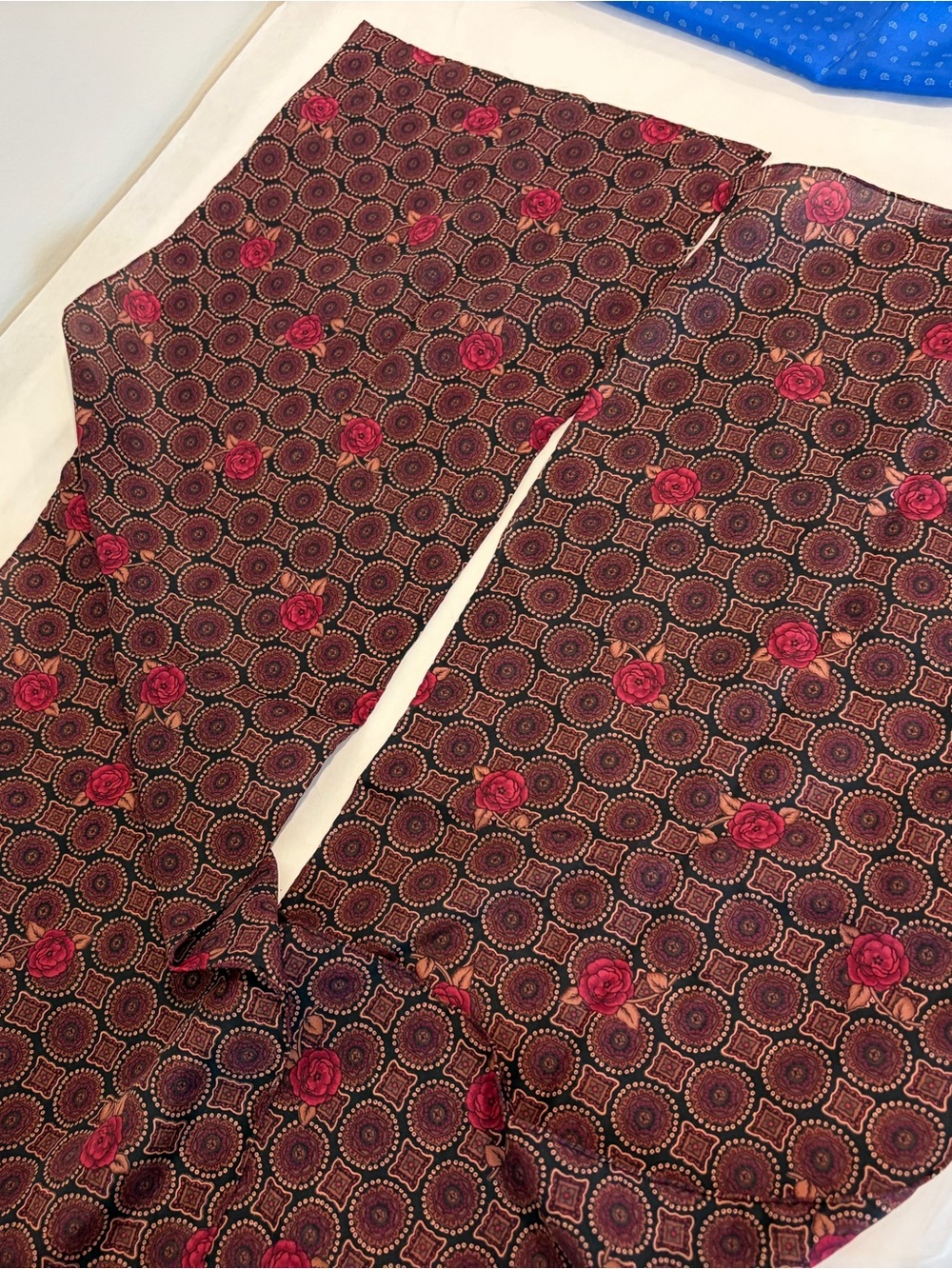 Set of Three Patterned Scarves - Mustard, Burgundy, Royal Blue Vera Neumann - Picture 6 of 16